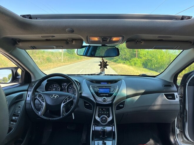 Hyundai Elantra-14