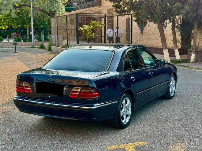 Mercedes E 270-5