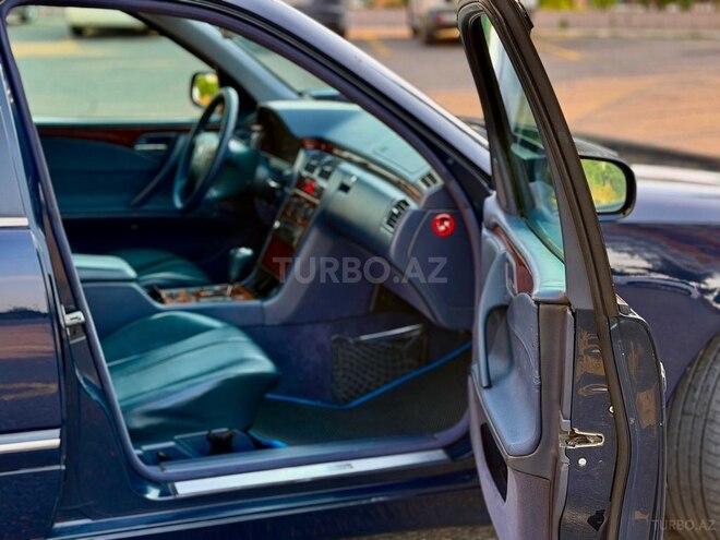 Mercedes E 270-13