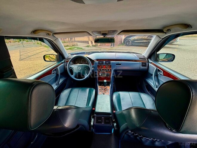 Mercedes E 270-12