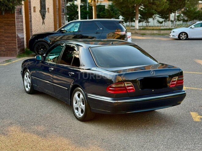 Mercedes E 270-8