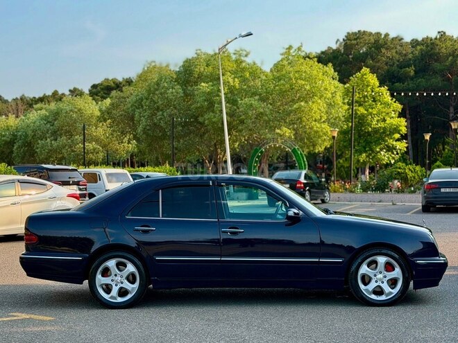 Mercedes E 270-3