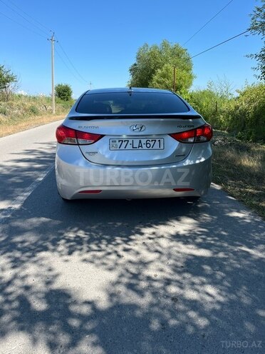Hyundai Elantra-19
