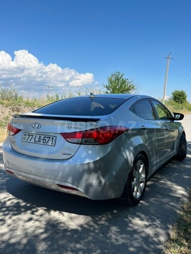 Hyundai Elantra-18