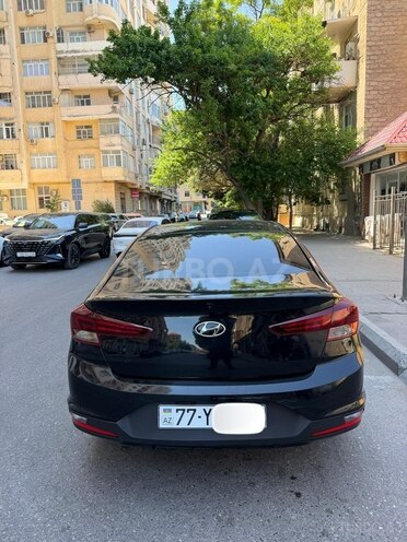 Hyundai Elantra-2