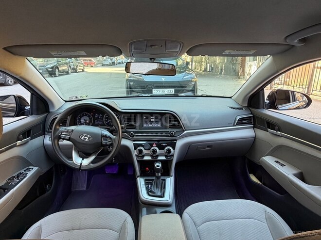 Hyundai Elantra-3