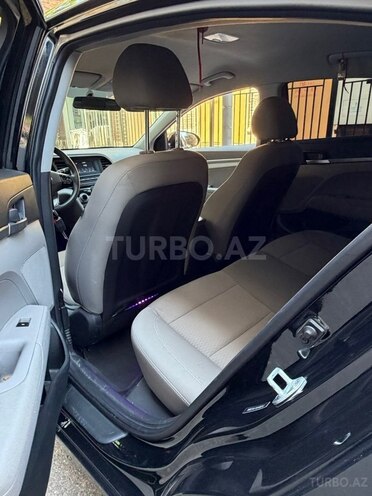 Hyundai Elantra-8