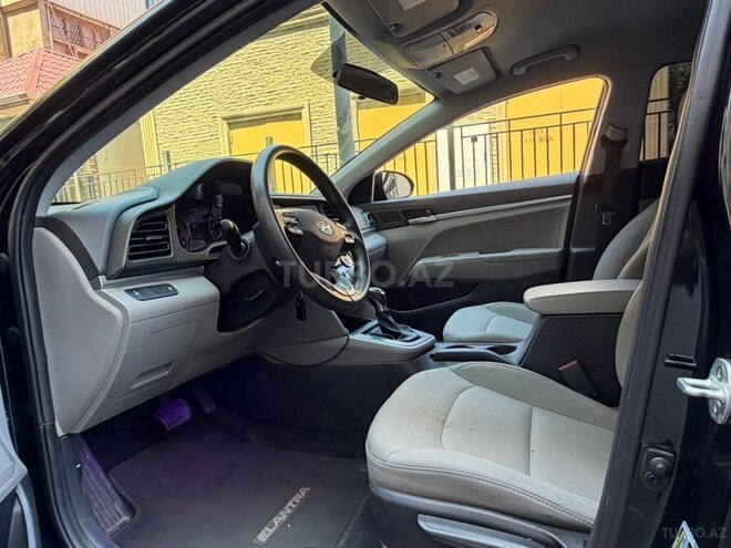 Hyundai Elantra-7