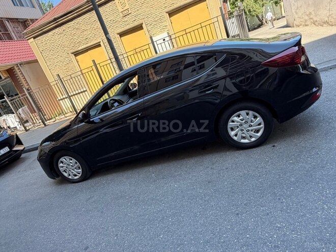 Hyundai Elantra-6