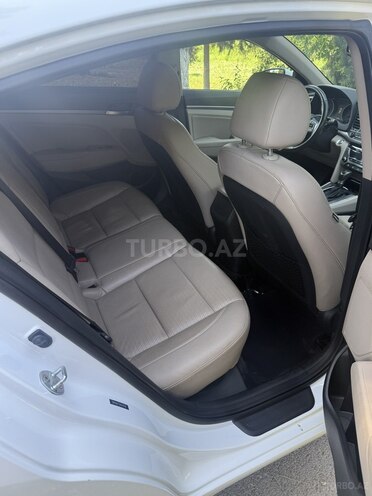 Hyundai Elantra-15