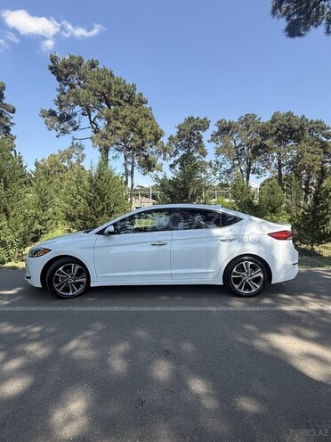 Hyundai Elantra-4