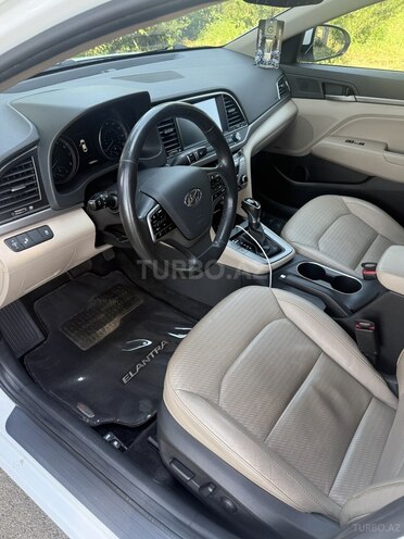 Hyundai Elantra-13