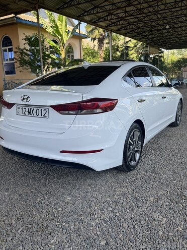 Hyundai Elantra-10