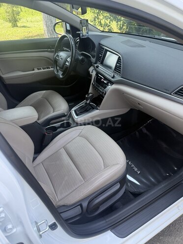 Hyundai Elantra-14
