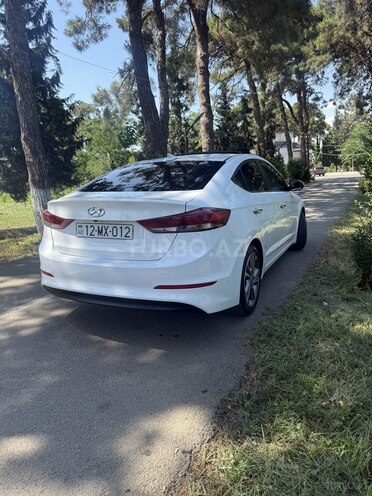 Hyundai Elantra-3