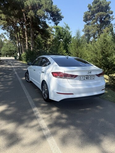Hyundai Elantra-2