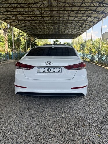 Hyundai Elantra-7