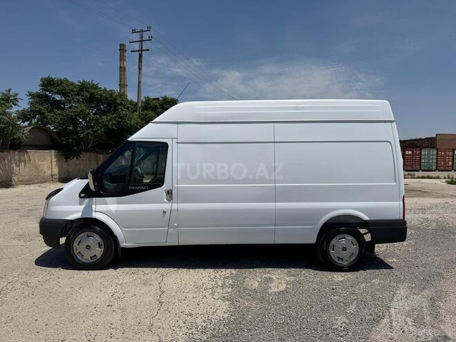 Ford Transit-10