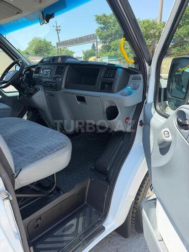 Ford Transit-13