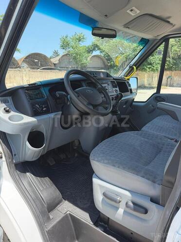 Ford Transit-12