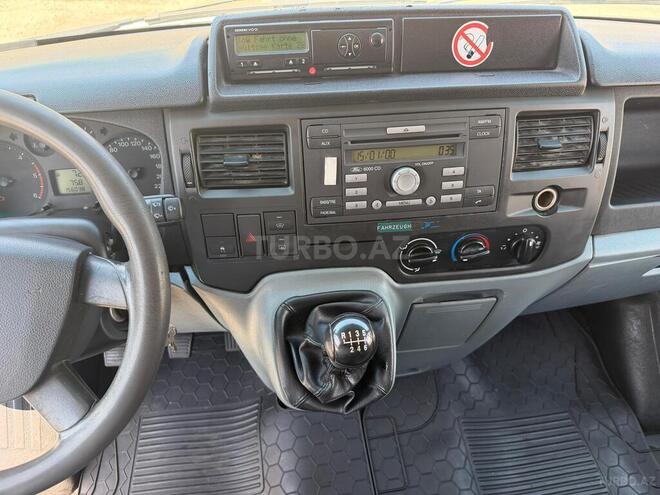 Ford Transit-11