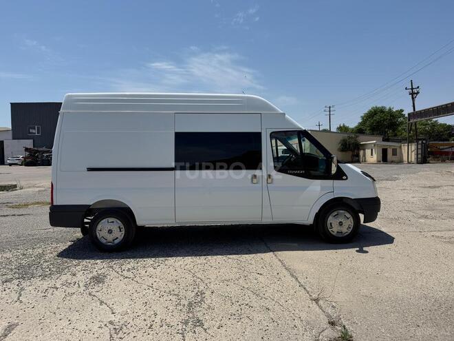 Ford Transit-4