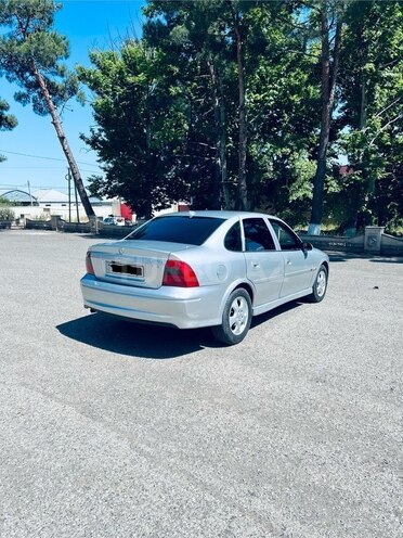 Opel Vectra-4