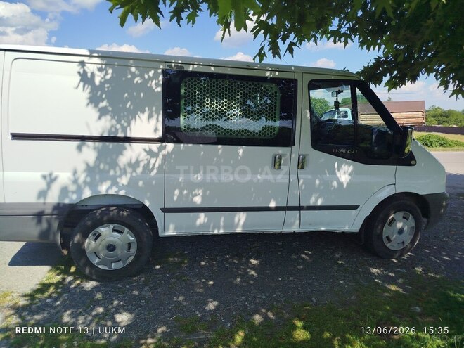 Ford Transit-5