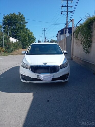 Kia Carnival-1