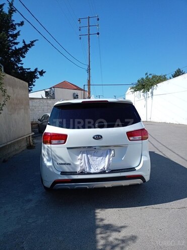 Kia Carnival-2