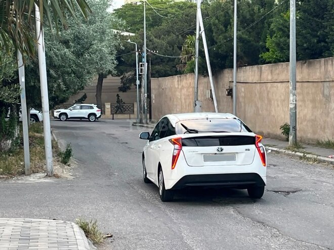 Toyota Prius-3