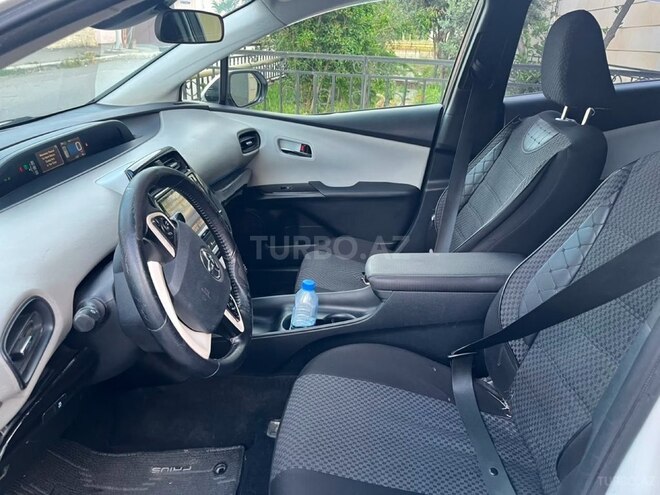 Toyota Prius-7