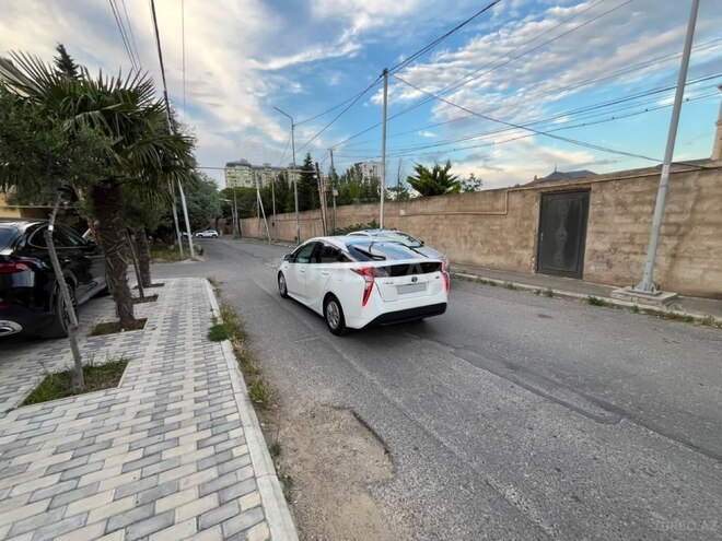 Toyota Prius-13