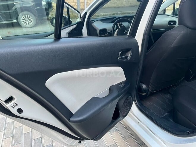 Toyota Prius-16