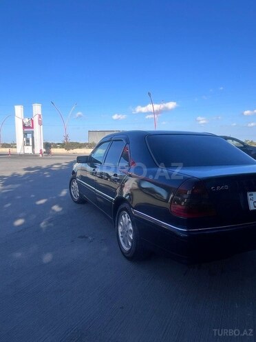 Mercedes C 240-11