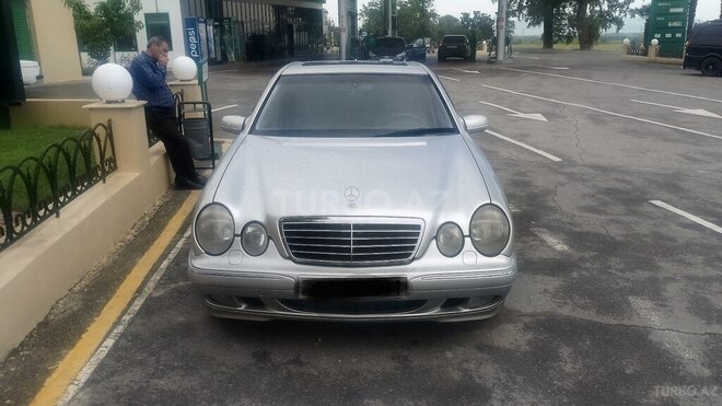 Mercedes E 200-1