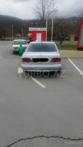 Mercedes E 200-2