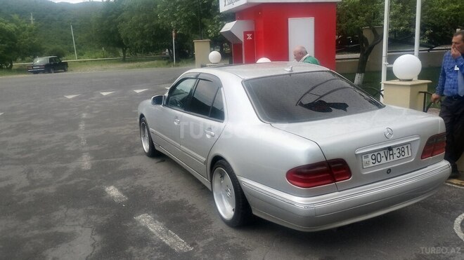 Mercedes E 200-4