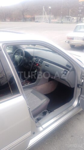 Mercedes E 200-6