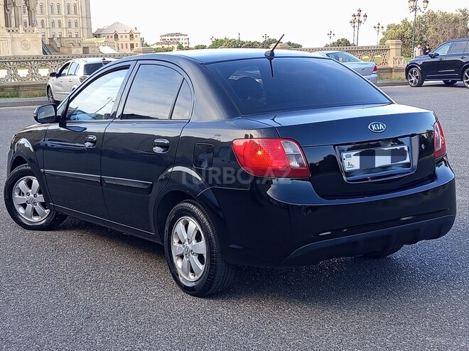 Kia Rio-5