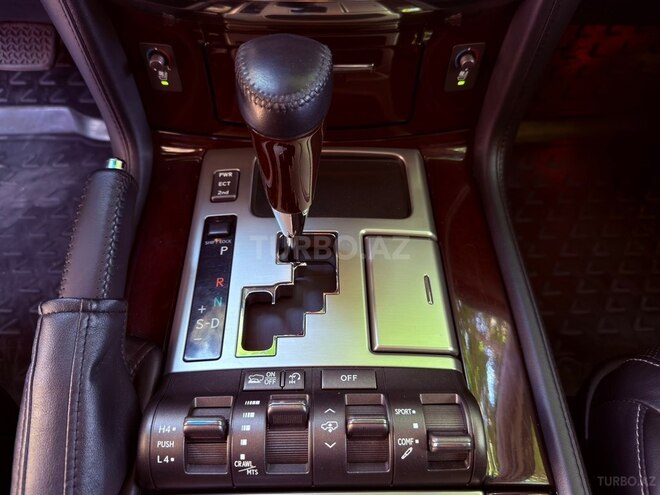 Lexus LX 570-14