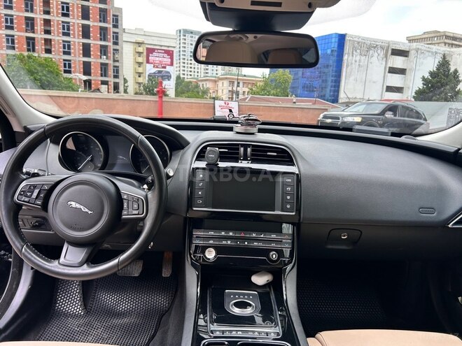 Jaguar XE-3