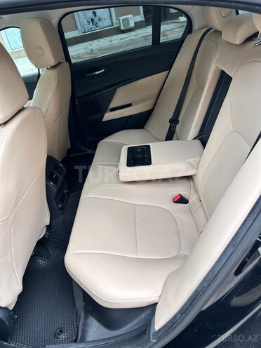 Jaguar XE-5
