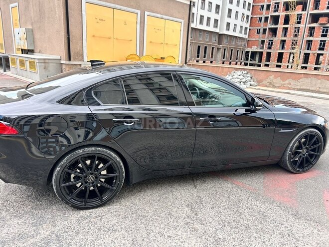 Jaguar XE-6