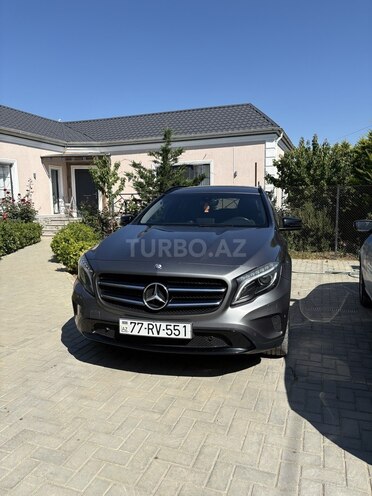 Mercedes GLA 200 4MATIC-2