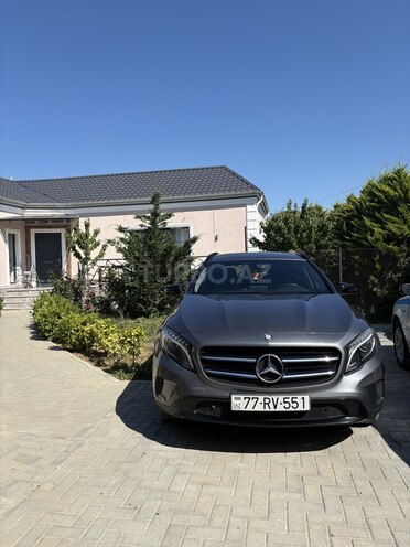 Mercedes GLA 200 4MATIC-1