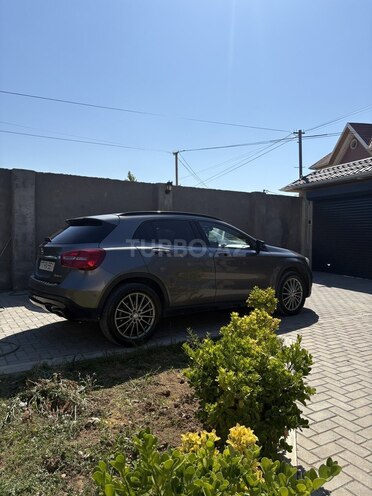 Mercedes GLA 200 4MATIC-5