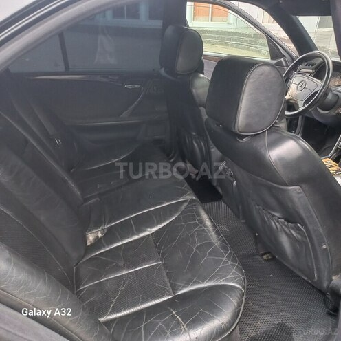 Mercedes E 240-5