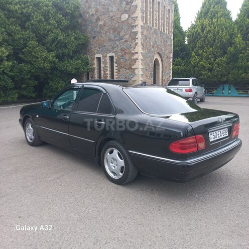 Mercedes E 240-8