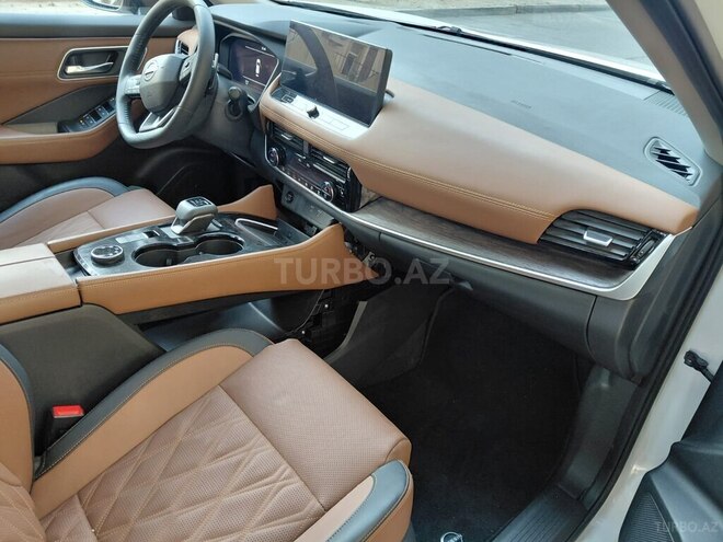Nissan Rogue-13